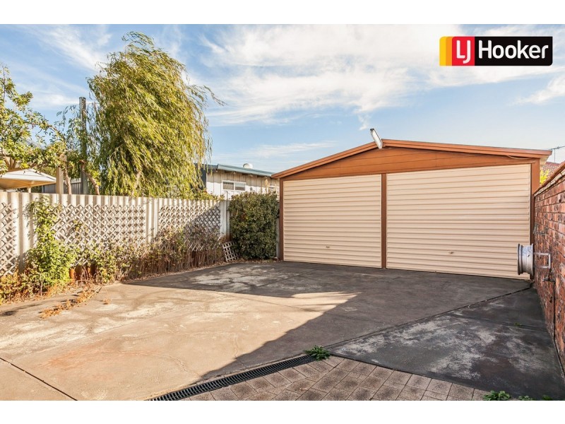 11 Dolphin Road, Safety Bay WA 6169