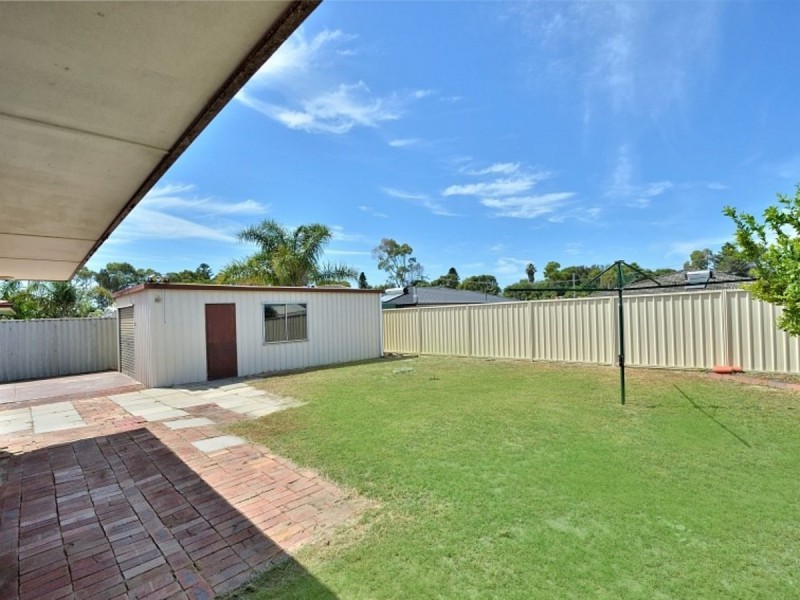 11 Townsend Road, Rockingham WA 6168