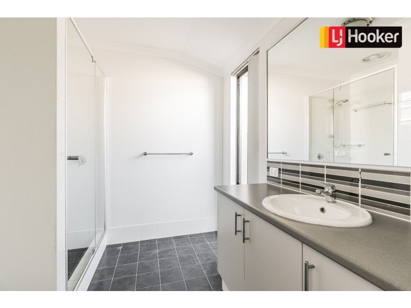 5 Arnside Bend, Waikiki WA 6169