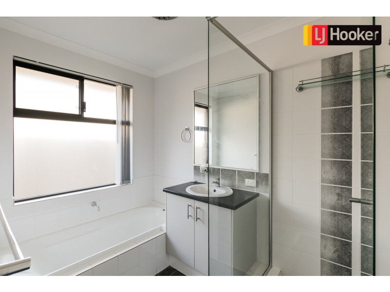 5 Arnside Bend, Waikiki WA 6169