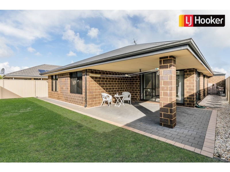 5 Arnside Bend, Waikiki WA 6169