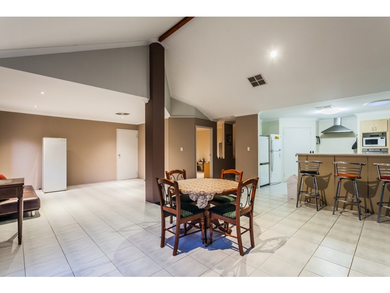 48 Ritchie Drive, Rockingham WA 6168