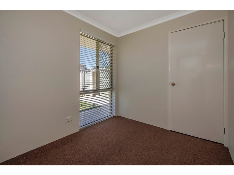 5 Maroon Place, Warnbro WA 6169