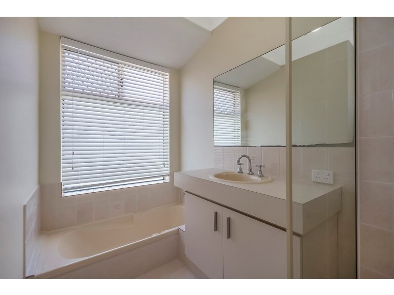 5 Maroon Place, Warnbro WA 6169