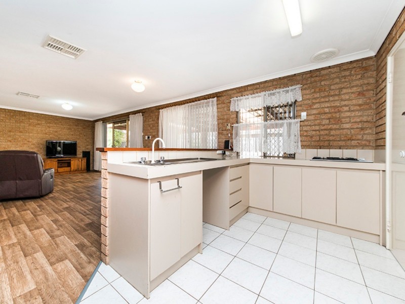 13 Woodbridge Drive, Cooloongup WA 6168