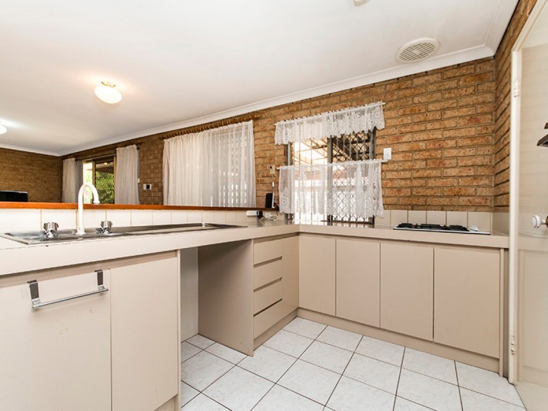 13 Woodbridge Drive, Cooloongup WA 6168