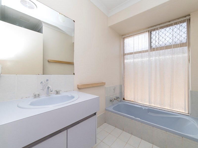 13 Woodbridge Drive, Cooloongup WA 6168