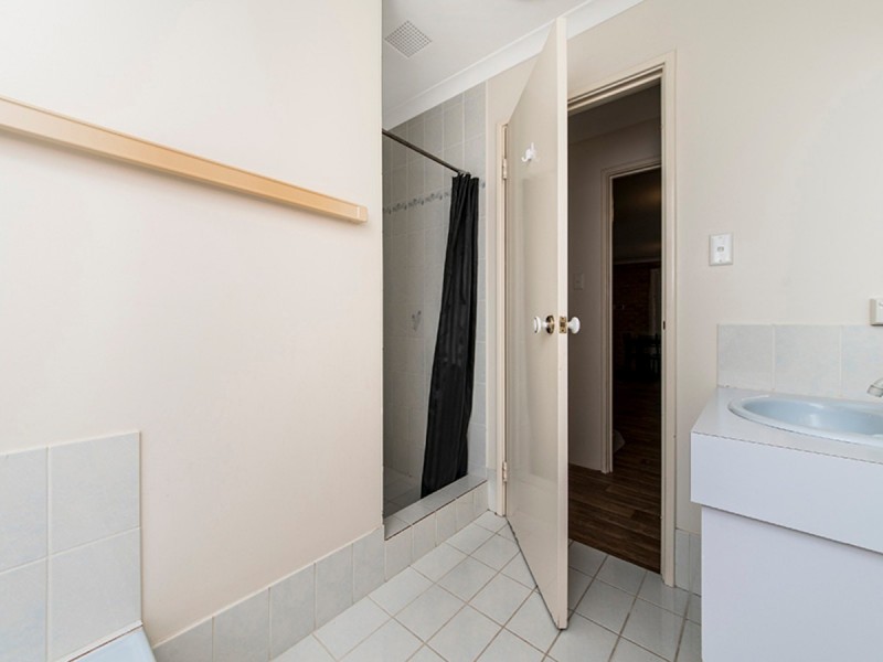 13 Woodbridge Drive, Cooloongup WA 6168