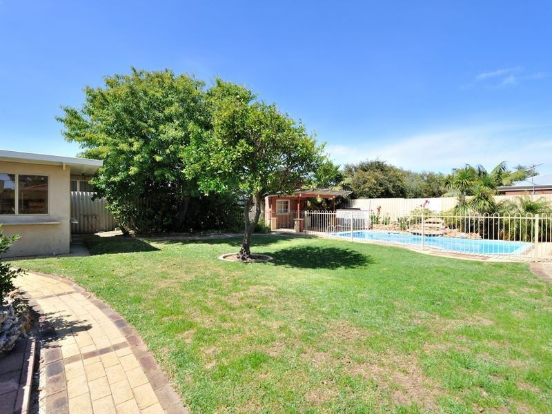 27 Seahaven Street, Safety Bay WA 6169