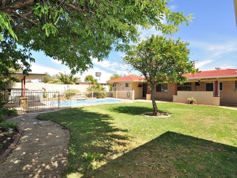 27 Seahaven Street, Safety Bay WA 6169