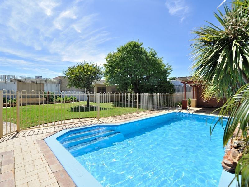 27 Seahaven Street, Safety Bay WA 6169