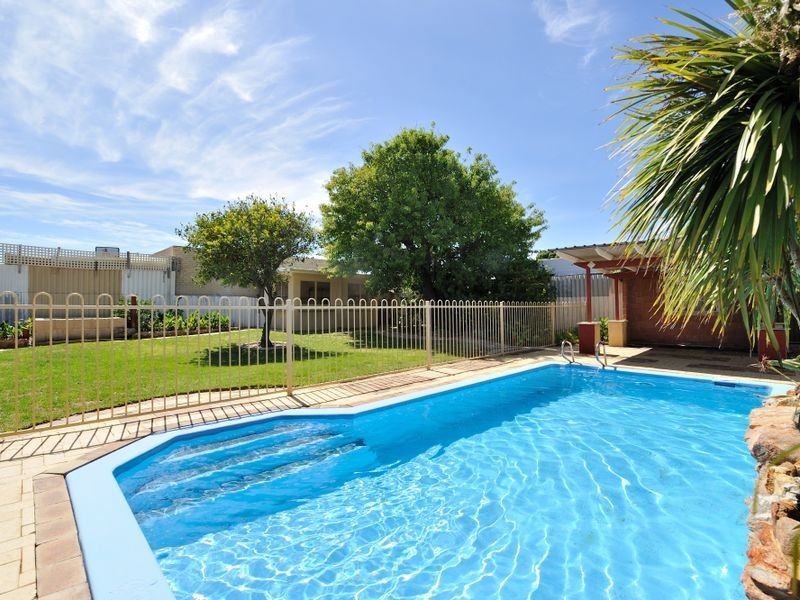 27 Seahaven Street, Safety Bay WA 6169