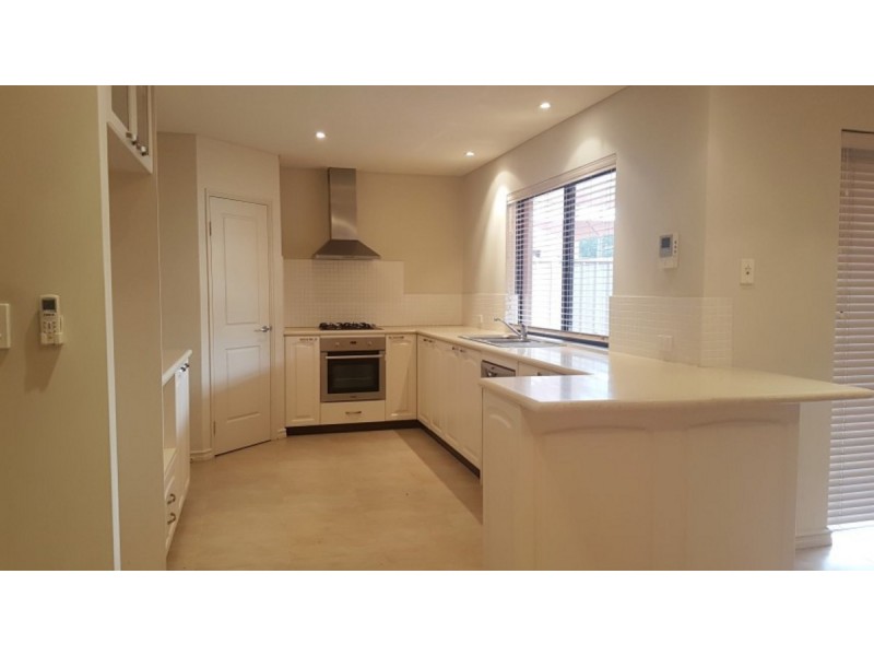 8D Victoria Street, Rockingham WA 6168