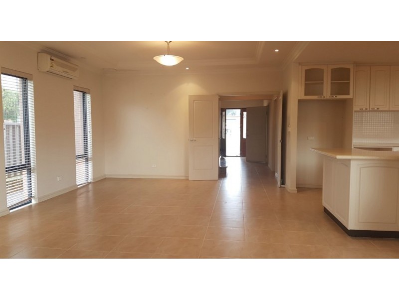 8D Victoria Street, Rockingham WA 6168