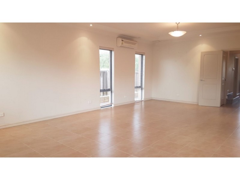 8D Victoria Street, Rockingham WA 6168