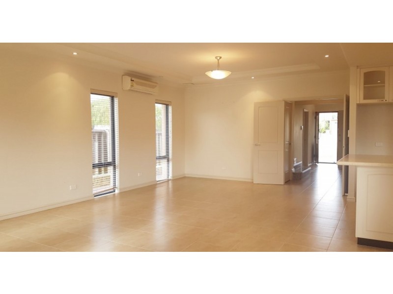 8D Victoria Street, Rockingham WA 6168