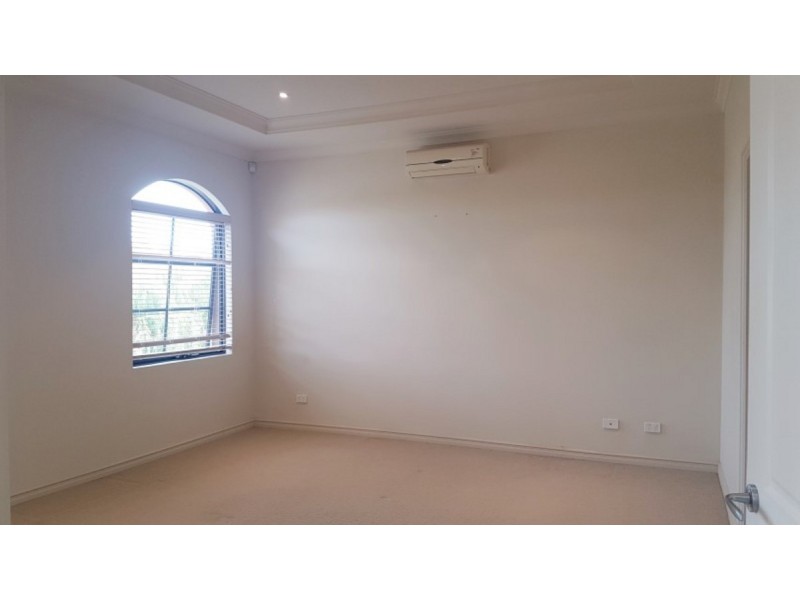 8D Victoria Street, Rockingham WA 6168