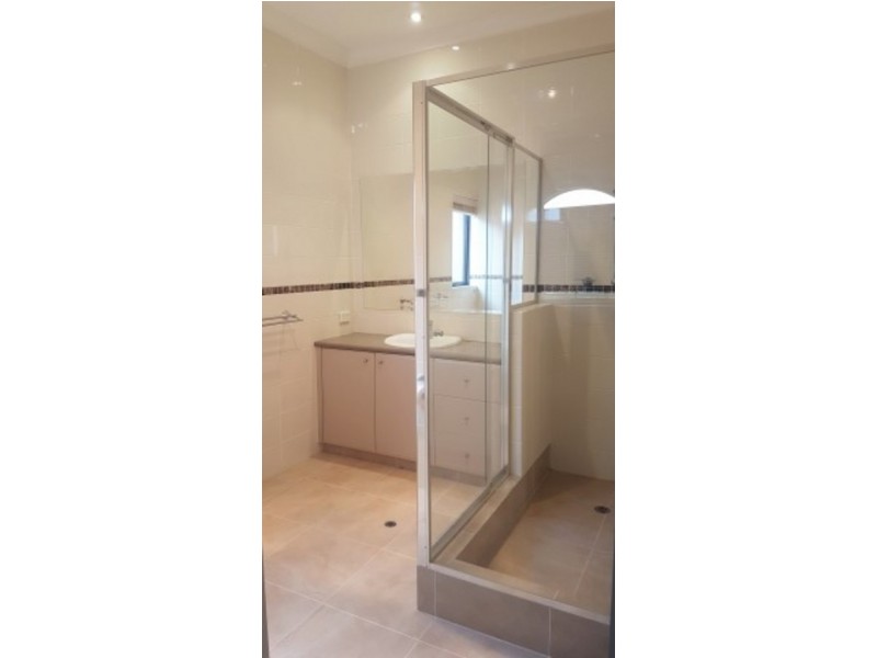 8D Victoria Street, Rockingham WA 6168