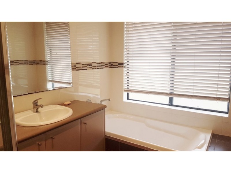 8D Victoria Street, Rockingham WA 6168