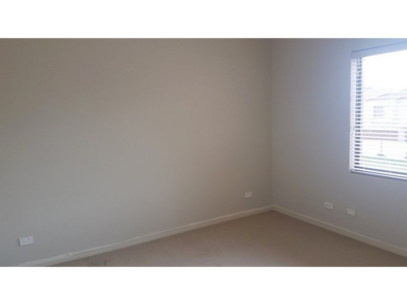 8D Victoria Street, Rockingham WA 6168