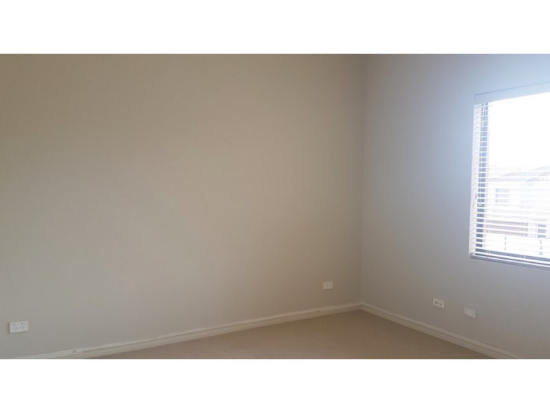 8D Victoria Street, Rockingham WA 6168