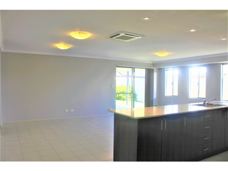 40 Sorrento Turn, Secret Harbour WA 6173