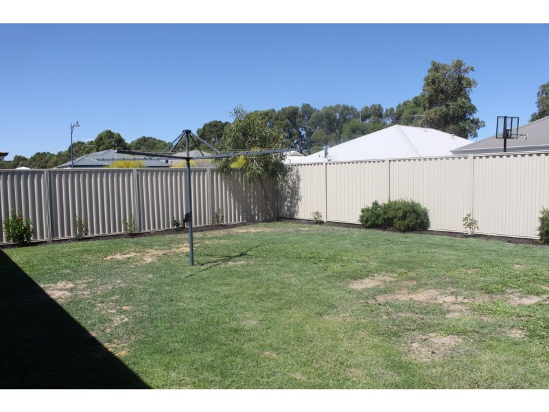 40 Sorrento Turn, Secret Harbour WA 6173