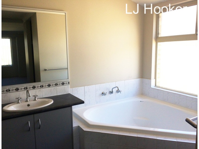 7 Plymouth Way, Waikiki WA 6169