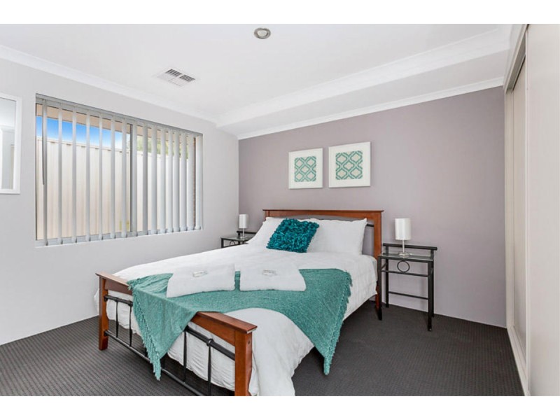 14 Bates Way, Warnbro WA 6169