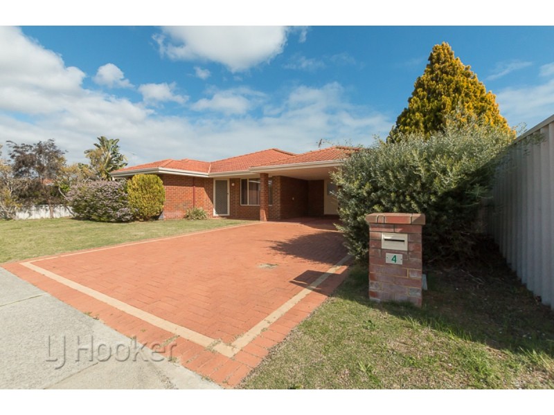 4 Santa Monica Boulevard, Waikiki WA 6169