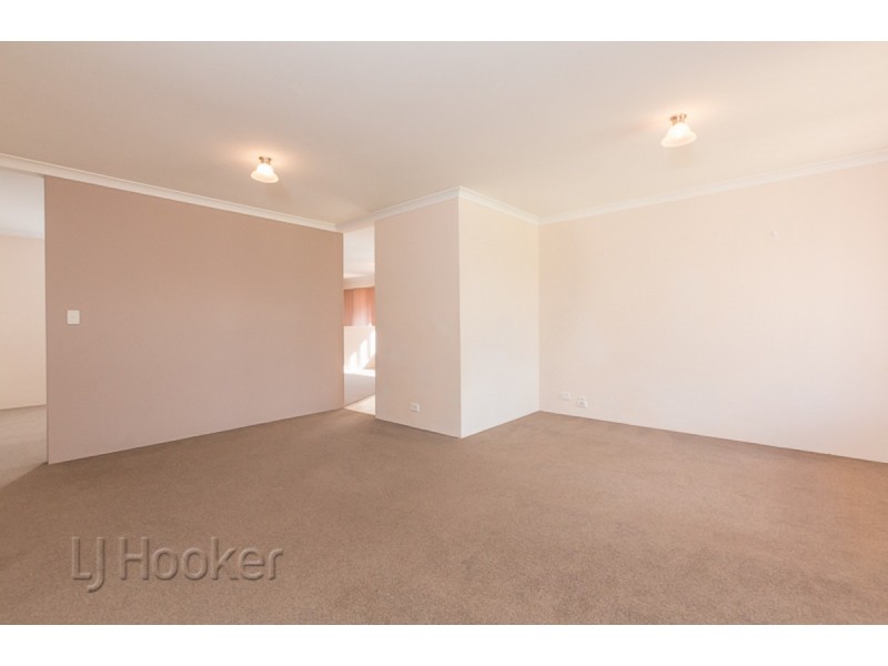 4 Santa Monica Boulevard, Waikiki WA 6169