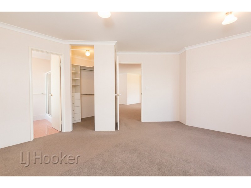 4 Santa Monica Boulevard, Waikiki WA 6169