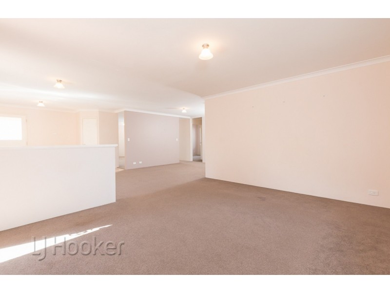 4 Santa Monica Boulevard, Waikiki WA 6169