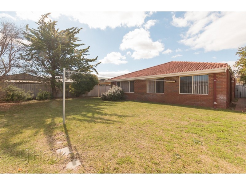 4 Santa Monica Boulevard, Waikiki WA 6169