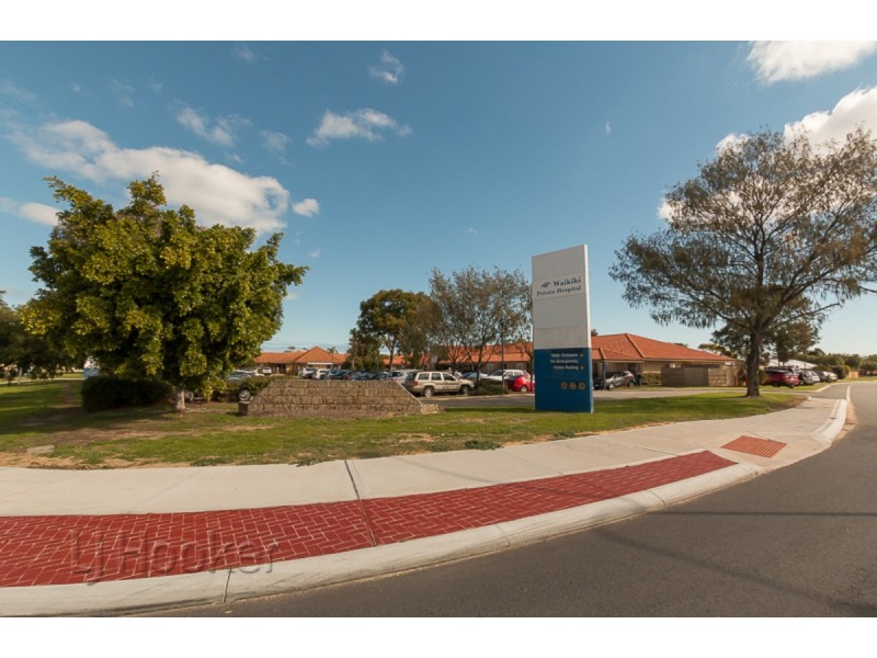 4 Santa Monica Boulevard, Waikiki WA 6169