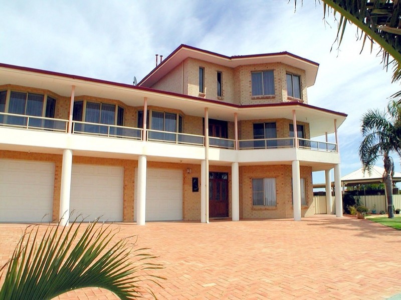 102 Fendam Street, Warnbro WA 6169