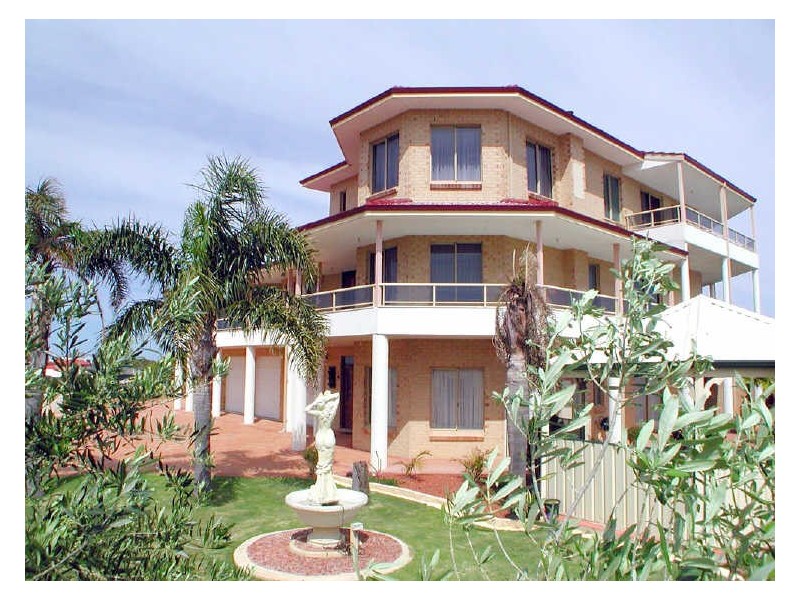 102 Fendam Street, Warnbro WA 6169