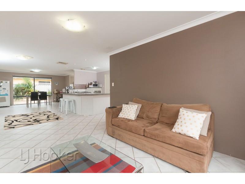 8 Chatsworth Drive, Erskine WA 6210