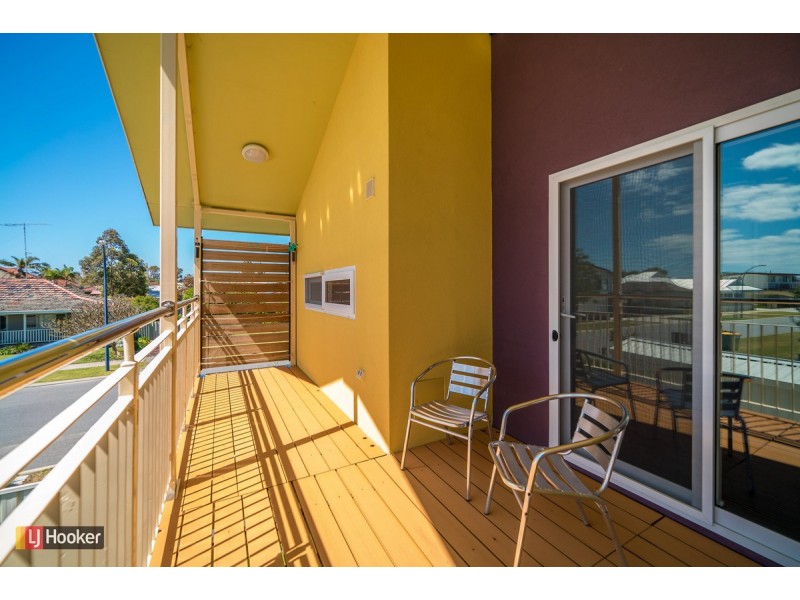 8/18 Thorpe Street, Rockingham WA 6168