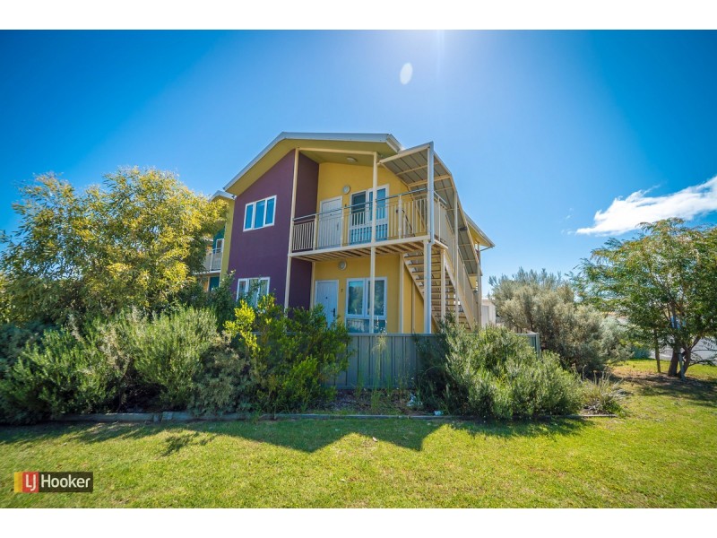 8/18 Thorpe Street, Rockingham WA 6168