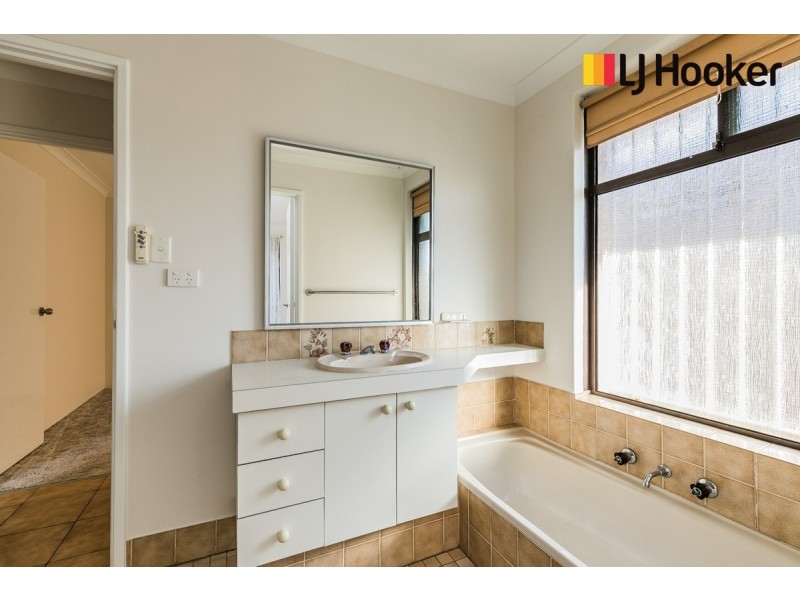 40 Kenton Way, Rockingham WA 6168