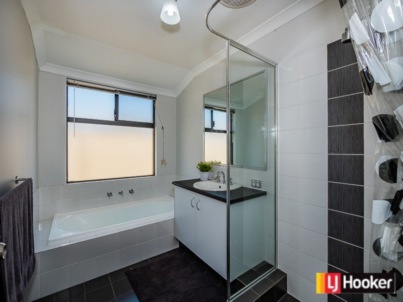 32 Sellafield Bend, Waikiki WA 6169