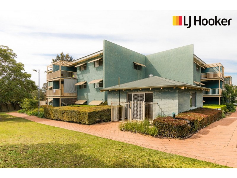 1/21 Fennager Way, Calista WA 6167