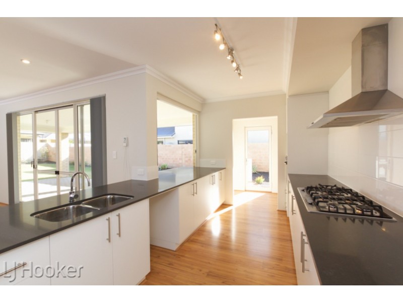 16 Bancoura Parkway, Secret Harbour WA 6173