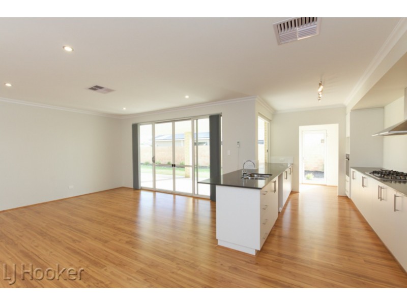 16 Bancoura Parkway, Secret Harbour WA 6173