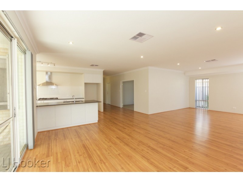 16 Bancoura Parkway, Secret Harbour WA 6173