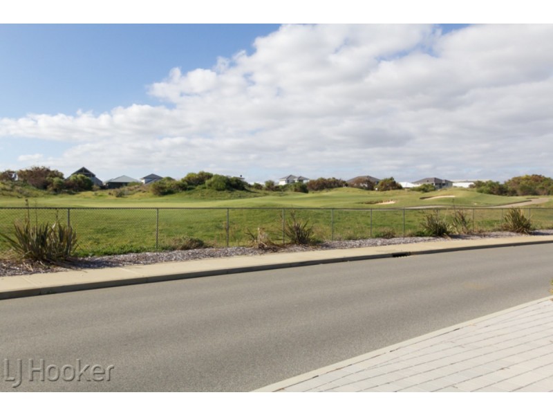 16 Bancoura Parkway, Secret Harbour WA 6173