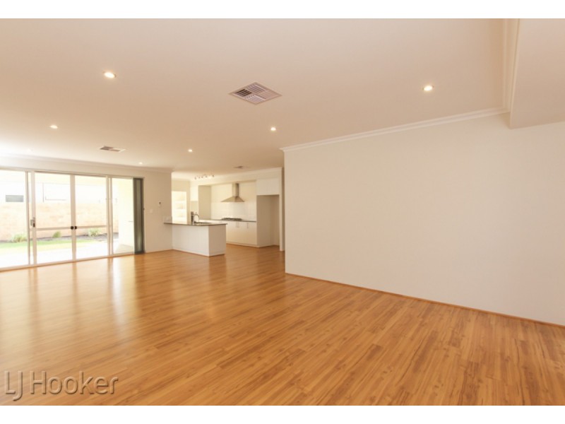 16 Bancoura Parkway, Secret Harbour WA 6173