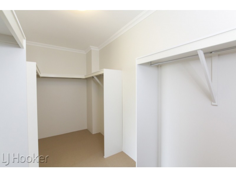 16 Bancoura Parkway, Secret Harbour WA 6173