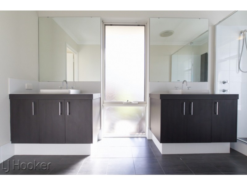 16 Bancoura Parkway, Secret Harbour WA 6173